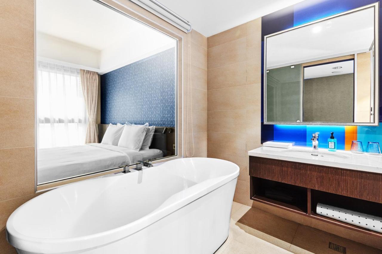 Holiday Inn Express Kaohsiung Love River By Ihg Extérieur photo