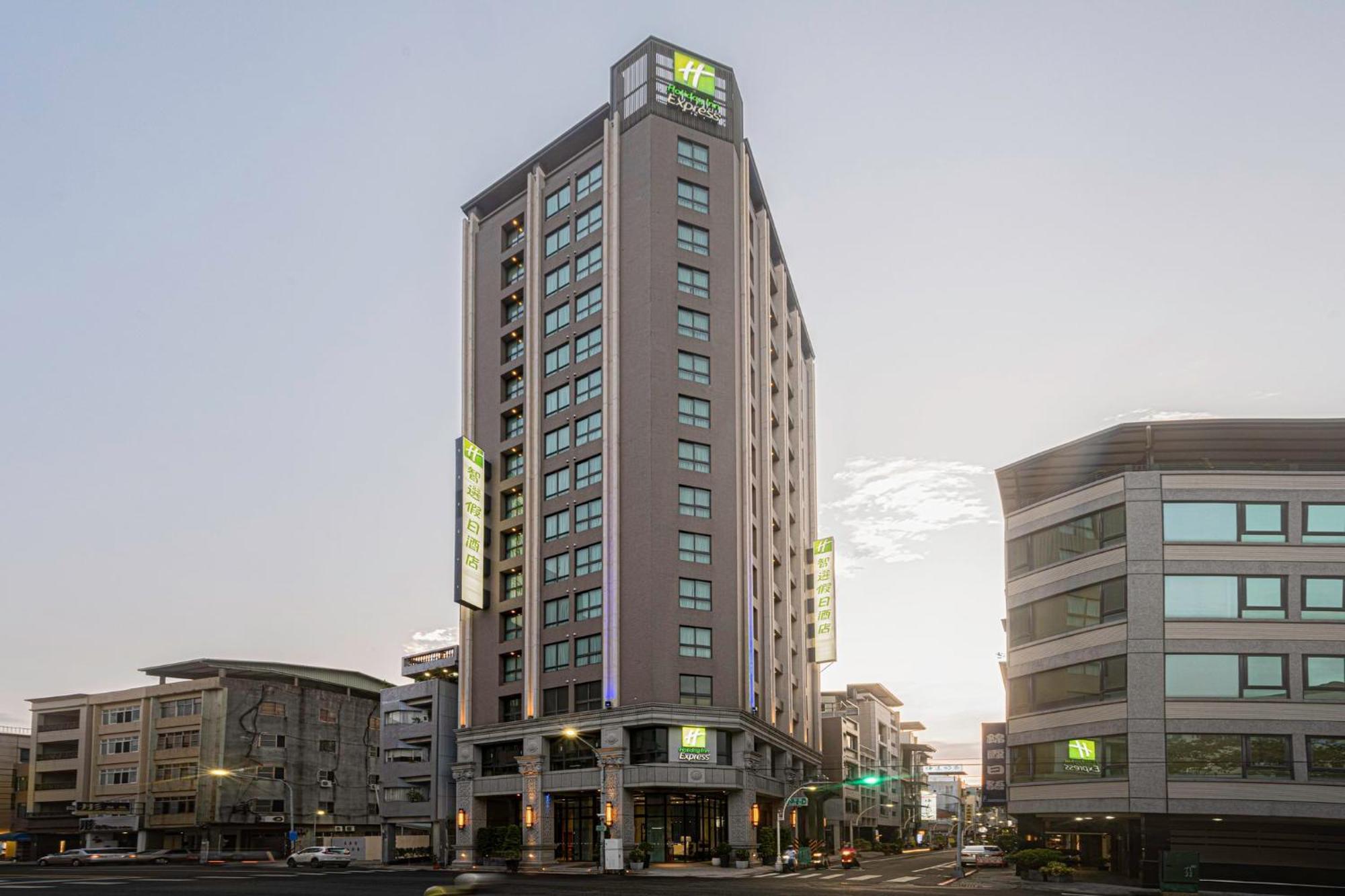 Holiday Inn Express Kaohsiung Love River By Ihg Extérieur photo